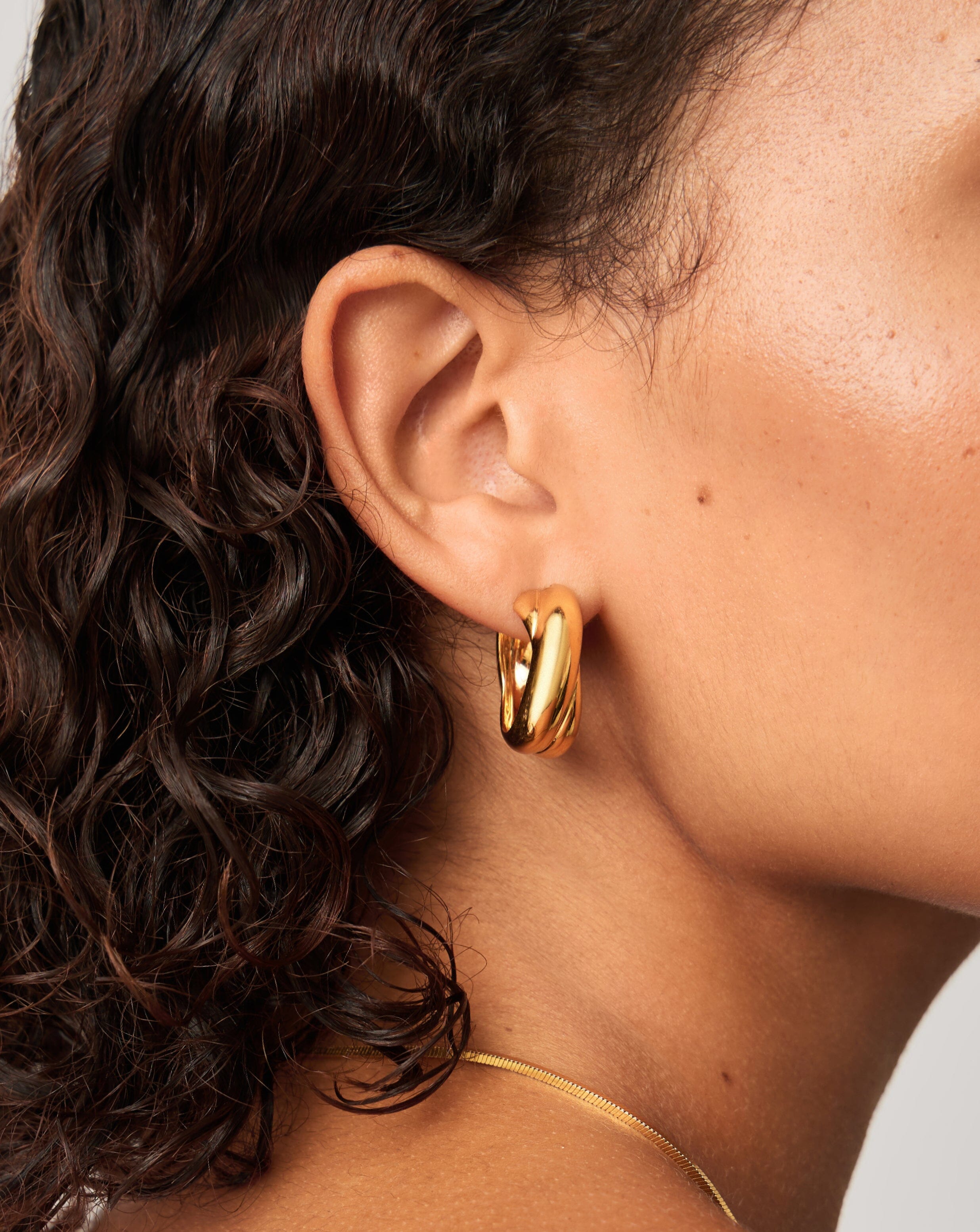 Lucy Williams Chunky Medium Entwine Hoop Earrings | 18ct Gold Plated