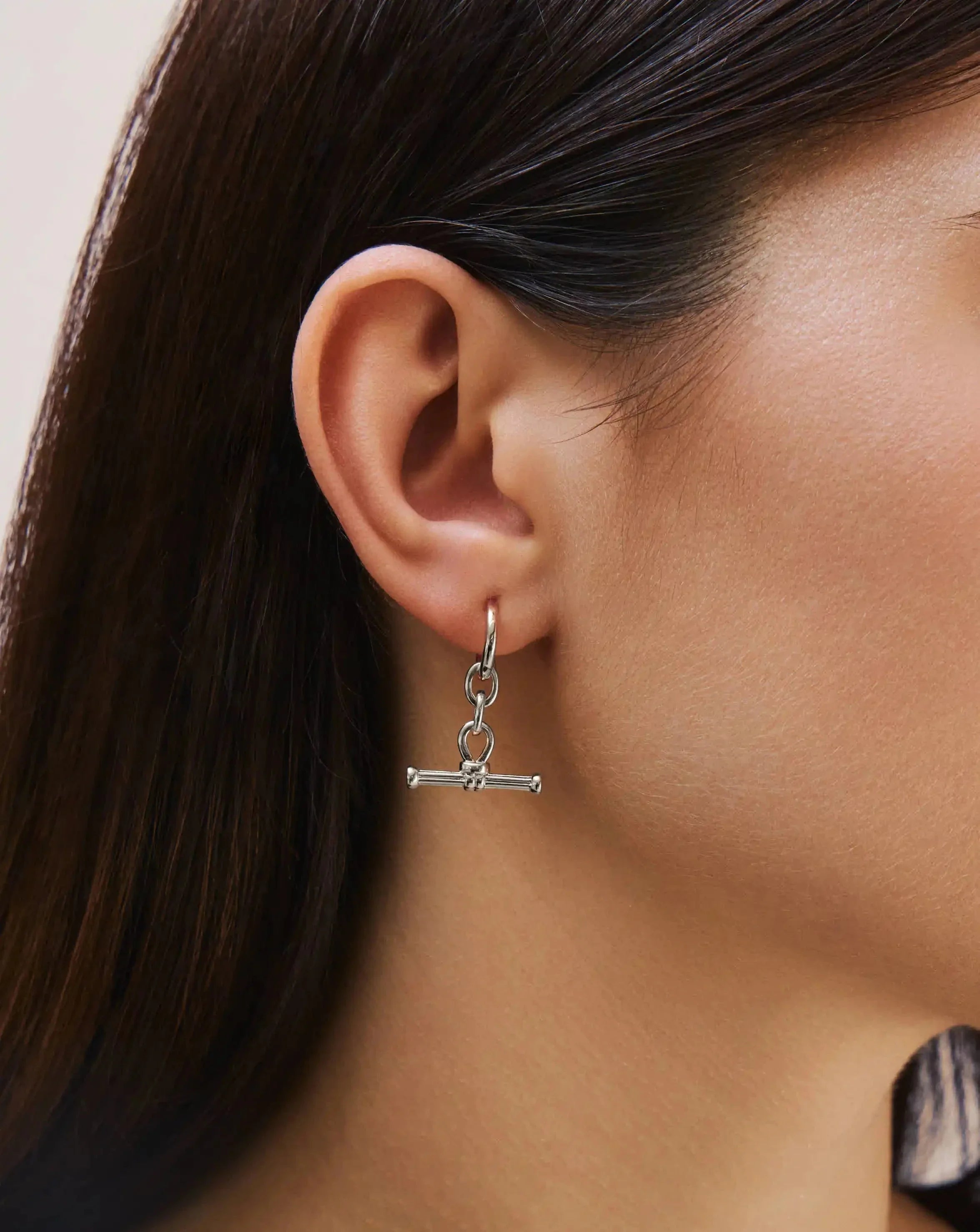 Ridge T-Bar Drop Huggies | Silver Plated